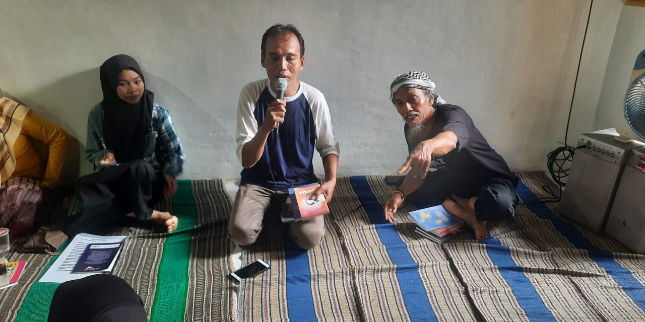 Belajar Baca dan Tulis Puisi Bersama Ali Emje Di Perpustakaan RA Kartini