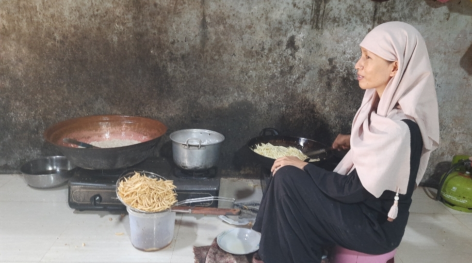 UMKM “Aufar” Desa Mutih Kulon Demak Produksi Aneka Kue Lebaran