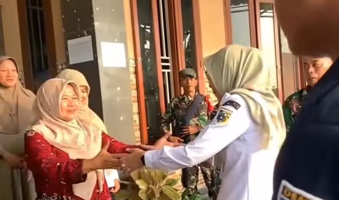 Bupati Eisti’anah Tinjau Banjir Bonang Wargapun Senang