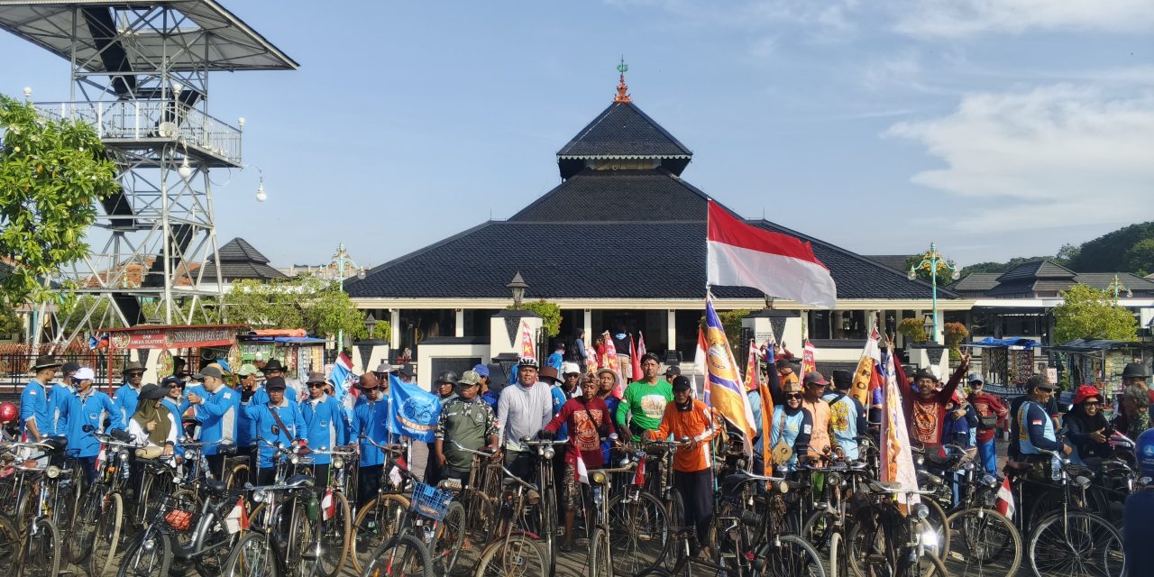 Puluhan Pecinta Sepeda Tua Ngontel Bareng Dalam HUT OGLEK Ke-15