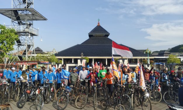 Puluhan Pecinta Sepeda Tua Ngontel Bareng Dalam HUT OGLEK Ke-15