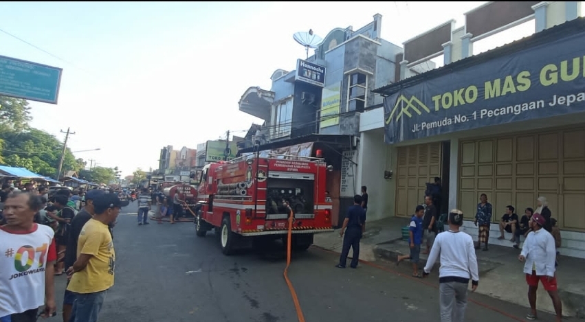 Kebakaran Toko Elektronik Pecangaan Jepara , Dugaan Korsleting Listrik Penyebabnya