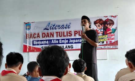 Alie Emje Penyair Jepara Berbagi Ilmu Baca dan Tulis Puisi di SMPN 1 Sulang Rembang