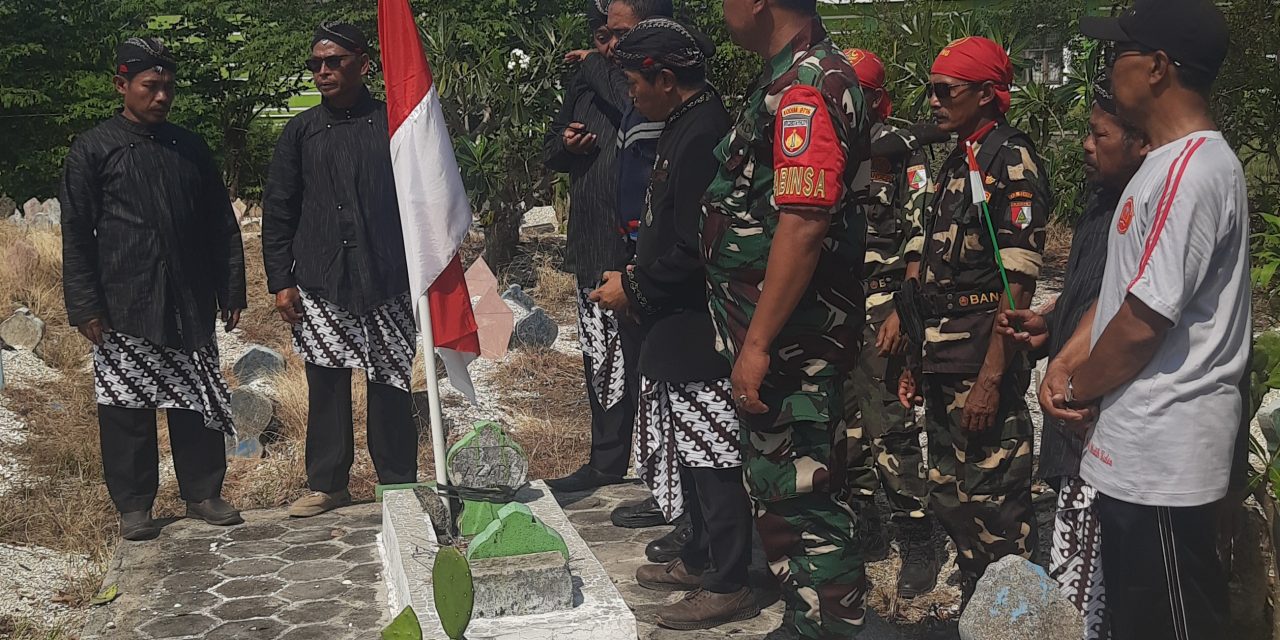 Berziarah Ke Makam Pejuang Kemerdekaan Letnan Azhari  di Makam Desa Mutih Kulon Demak