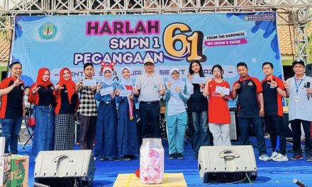 HUT SMPN 1 Pecangaan Jepara Ke 61 ,  Pengurus IKA Beri Kado Beasiswa Prestasi Untuk  Siswa
