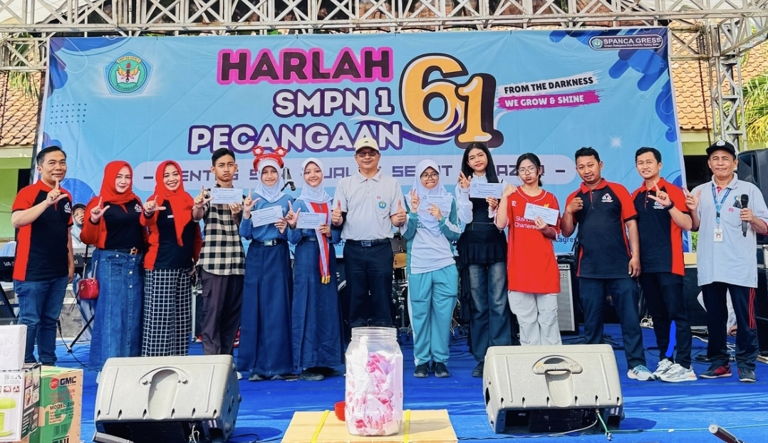 HUT SMPN 1 Pecangaan Jepara Ke 61 ,  Pengurus IKA Beri Kado Beasiswa Prestasi Untuk  Siswa