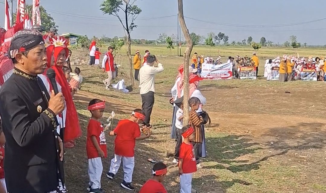 Unik !!! Karnaval HUT RI Ke 80 Desa Mutih Kulon Demak, Manol dan UMKM Ikut Keliling Kampung