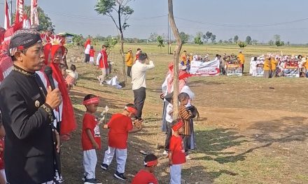 Unik !!! Karnaval HUT RI Ke 80 Desa Mutih Kulon Demak, Manol dan UMKM Ikut Keliling Kampung