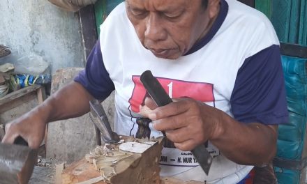 Mbah Asrori Tukang Ukir  Jepara Yang Masih Bertahan , Upah Sehari Rp 60 ribuan