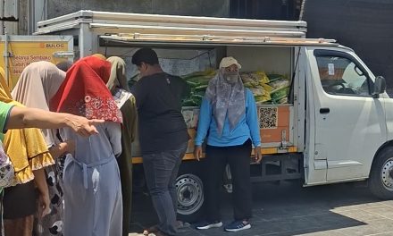 Warga Desa  Kedungkarang Demak ,  Serbu Gerai Gerakan Pangan Murah