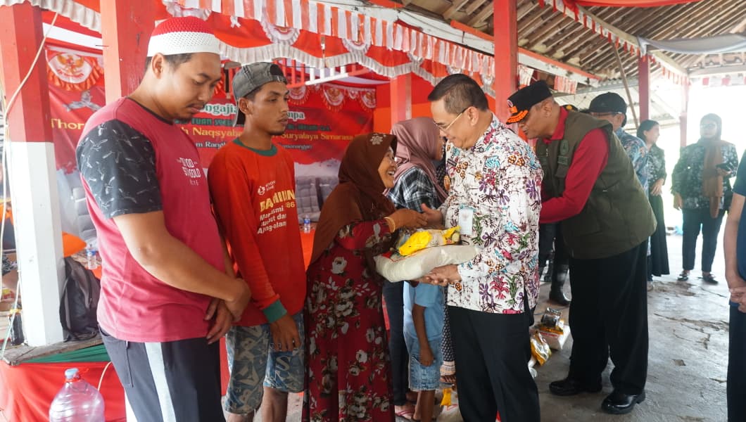 Korban Puting Beliung Maitan Terima Penyaluran Bantuan dari Bupati Pati