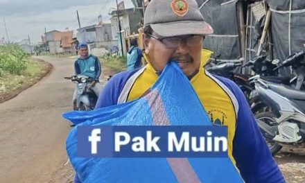 Pak Gembut Angkat Garam 50 Kg dengan Giginya