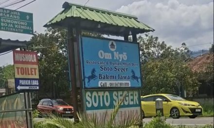 Soto Segar Om Nyo Bedono Semarang , Pinggir Jalan dan Tempat Nyaman