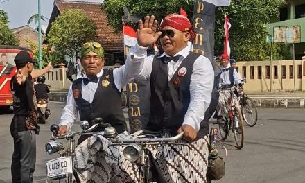 Ratusan Onthelis Keliling Kota Jepara Dengan Sepeda Jadul Ada Juga Sepeda Penny Farting