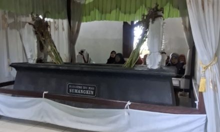 Raden Ayu Semangkin Trah Kraton  Demak , Di Makamkan di Desa Mayong Lor Jepara