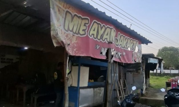 Mie Ayam “ Jakarta” Nganjon Jepara , Rp 10 Ribu Perporsi  Sudah 4 Tahun