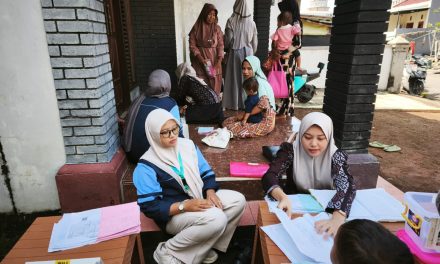 Cegah Cacingan Sejak Dini, Mahasiswa KKN UIN Walisongo Dampingi Pemberian Obat Cacing pada Posyandu di Desa Jetak