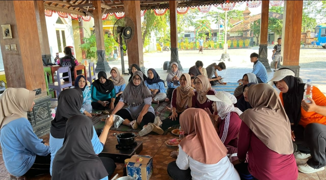 Dari Limbah Jadi Cuan, Mahasiswa KKN UIN Walisongo Ajarkan Warga Bungo Membuat Lilin Aromaterapi