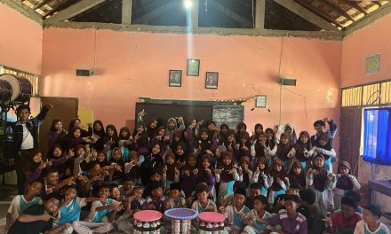 KKN UIN Walisongo Ajak Siswa SDN Jungsemi 01 Melakukan Pelatihan Pembuatan Ecobrick