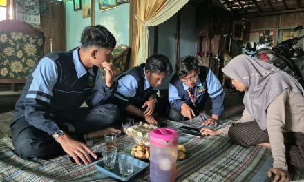 Mahasiswa KKN UIN Walisongo Dampingi UMKM Desa Soko Kidul melalui Penandaan Google Maps dan Pemasangan Banner