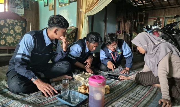 Mahasiswa KKN UIN Walisongo Dampingi UMKM Desa Soko Kidul melalui Penandaan Google Maps dan Pemasangan Banner