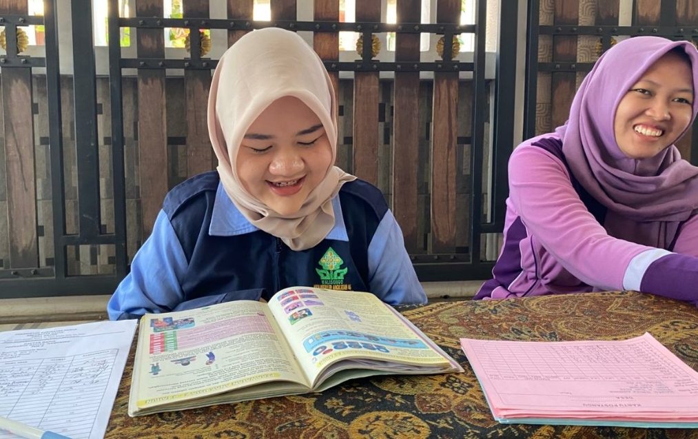 Meski KKN Sendiri, Mahasiswi Disabilitas UIN Walisongo Tetap Total Mengabdi di Posyandu Desa Gajah