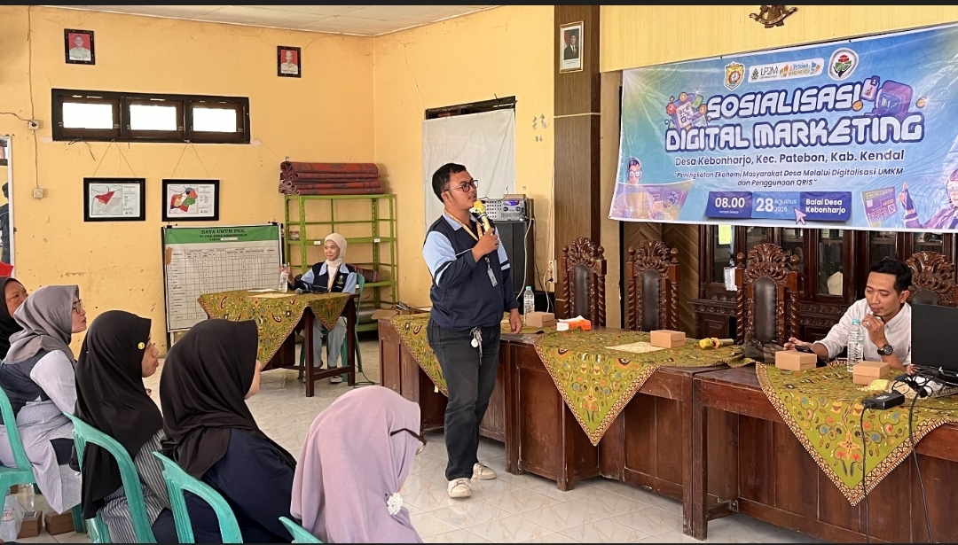 Tingkatkan Literasi Digital Pelaku Usaha, KKN UIN Walisongo Kenalkan Digital Marketing dan QRIS di Kebonharjo