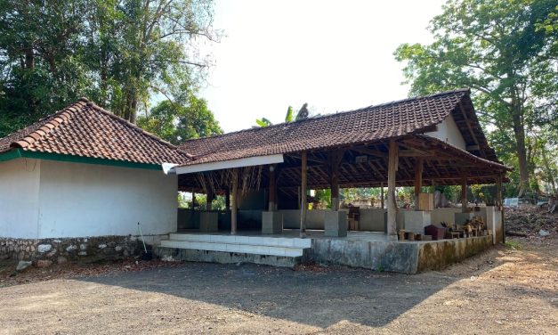 Mbah mbolem : Nama yang Hidup dalam Ingatan Kepuk