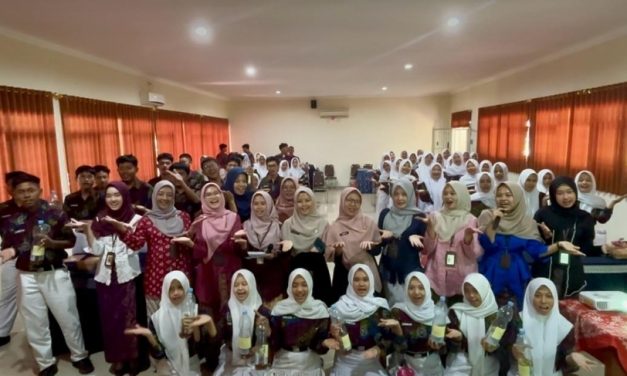 SISWA SMAN 1 KOTA MUNGKID MENGIKUTI SOSIALISASI DAN PELATIHAN PEMBUATAN ECO-ENZYME DARI LIMBAH ORGANIK OLEH MAHASISWA MKT UNIVERSITAS TIDAR