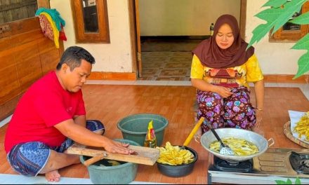 Tim PPK Ormawa Adbis Undip Dampingi Pengembangan Produk UMKM Banyumeneng