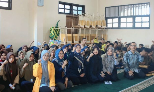 Dosen dan Mahasiswa Untidar Laksanakan Pengabdian tentang Manajemen Stres di SMA Muhammadiyah 2 Kota Magelang